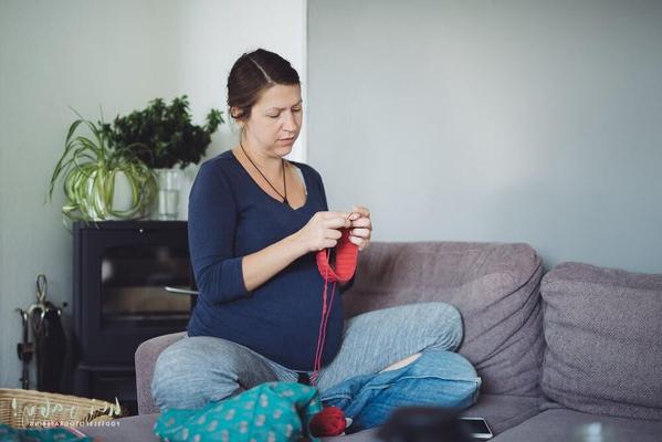 Mãe grávida em trabalho de parto 80