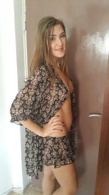 Young Jewish wife posing nude and pregnant 