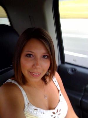 Mujer embarazada y bonita latina