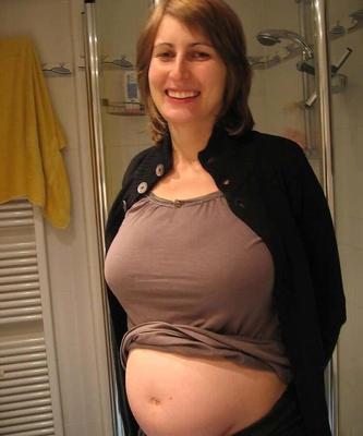 Pregnant amateur mom