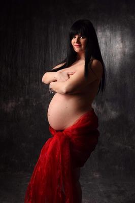 Stunning photo shoot of a pregnant brunette