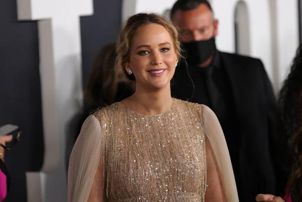 Jennifer Lawrence, une MILF salope