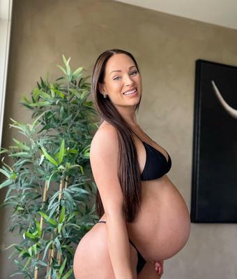 Christina, une sportive enceinte et chaude