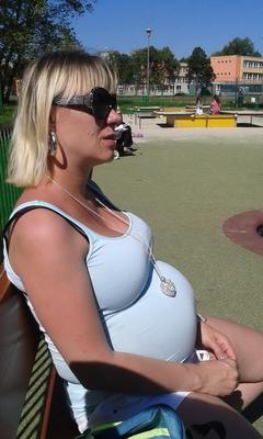 Pregnant blonde amateur