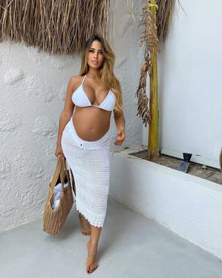 [Pregnant] Brazilian mom