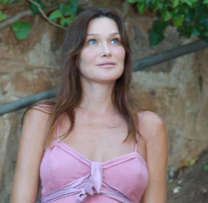 Carla Bruni pregnant