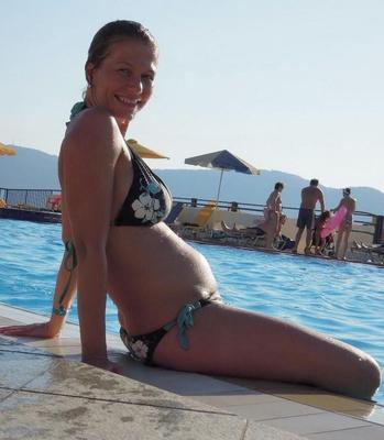 Amateur cute preggo wife exposed