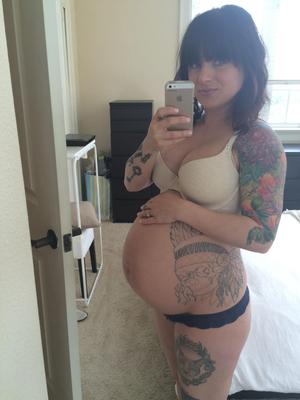 Mirror mirror on the wall, who's the sexiest preggo of them all?