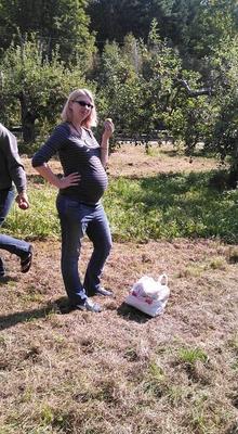 Sara blonde enceinte