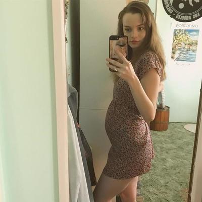 Sexy Pregnant Lilly