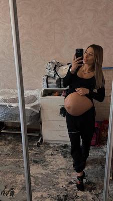 HORNY Preggo babe 