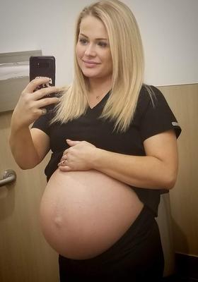 Femme enceinte 93