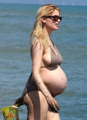 Laetitia Casta pregnant