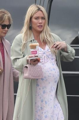 Hilary Duff arrives home with her mom after a morning coffee