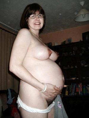 Mature Pregnant British Mum Elizabeth