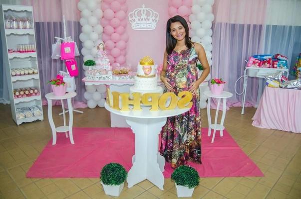 Pregnant Bruna - decorated baby bump