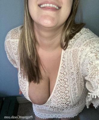 Nora - 22 ans, 38J en lactation