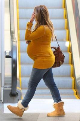 Pregnant Hilary Duff for degrading comments