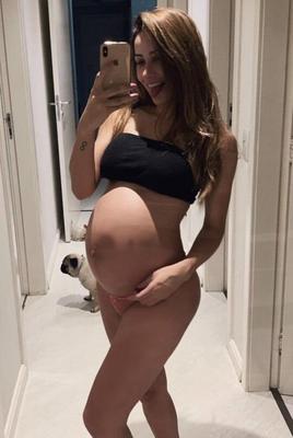 Mirror mirror on the wall, who's the sexiest preggo of them all?