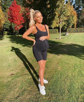 Hannah, femme amateur super chaude, à nouveau enceinte