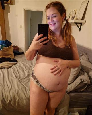 [Pregnant] redhead mature with twins