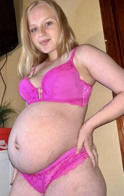 Preggo Blonde