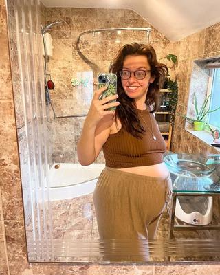 Silly 4 eyed tramp ( preggo )