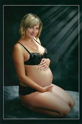 [Pregnant] Photo shoot of a blonde