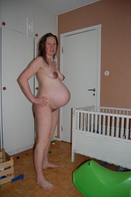 maman enceinte excitée