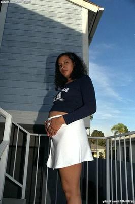 Ramona Pregnant (032902)