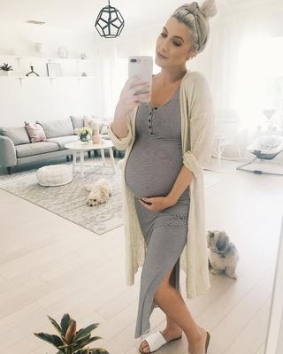 Mirror mirror on the wall, who's the sexiest preggo of them all?